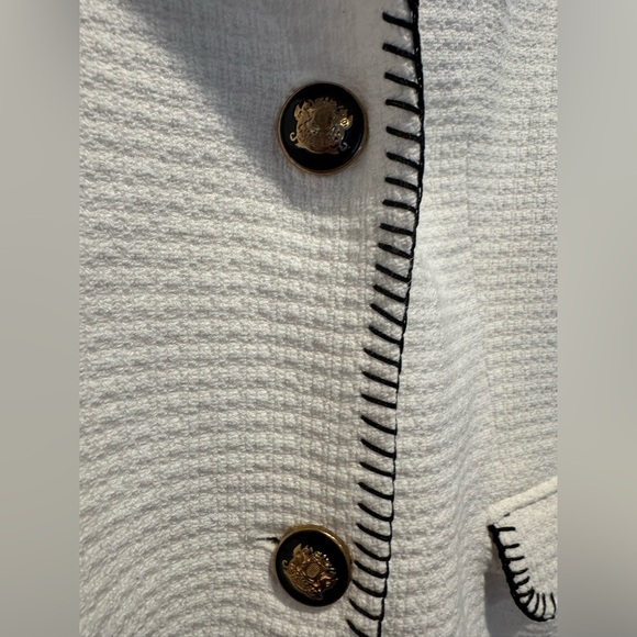 Zara Women's White Textured Blazer with Black Trim - Picture 5 of 7